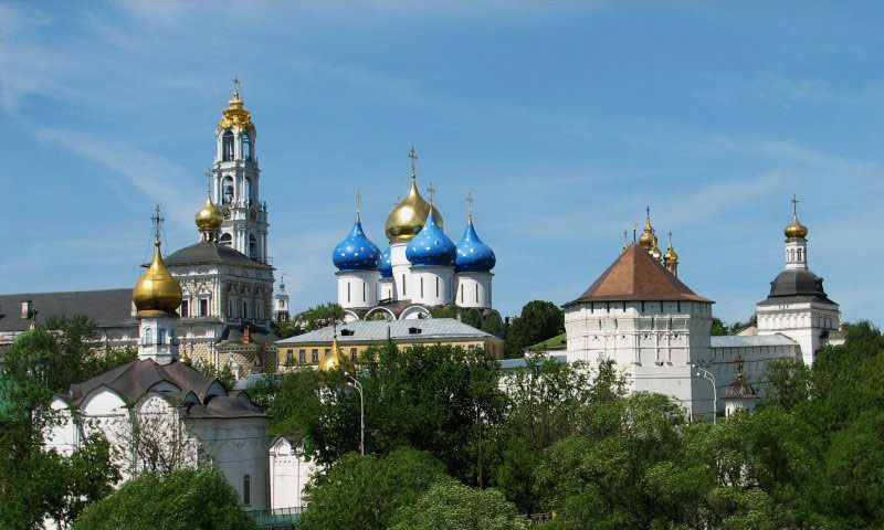 Москва сергие посад. Троице-Сергиева Лавра. Сергиев Посад достопримечательности. Сергиев Посад Центральная площадь. Сергиев Посад Жемчужина золотого кольца.